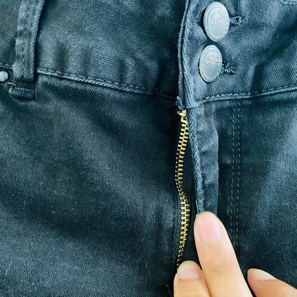 Short. - Picture 5 of 8